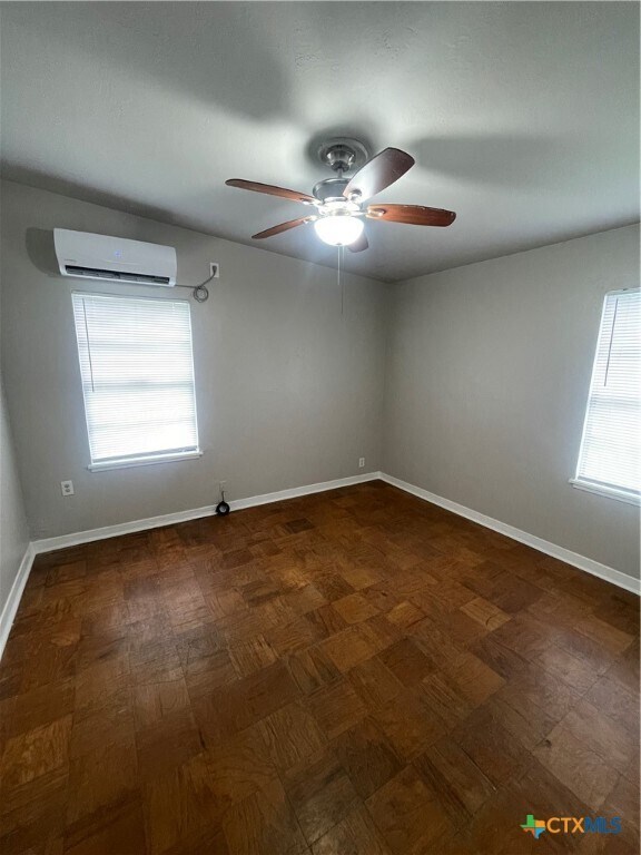Foto del edificio - 709 Fern Ln