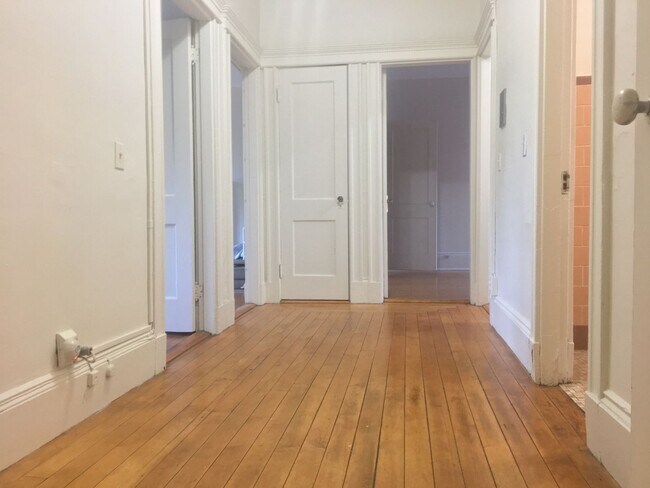 Building Photo - 1824 Beacon St