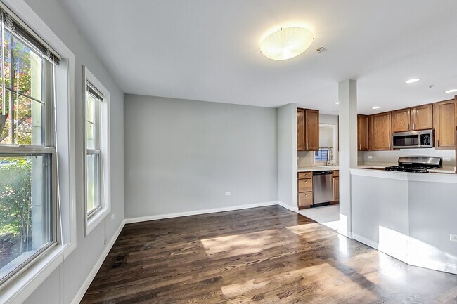 Foto del edificio - 2550 W Lake Ave