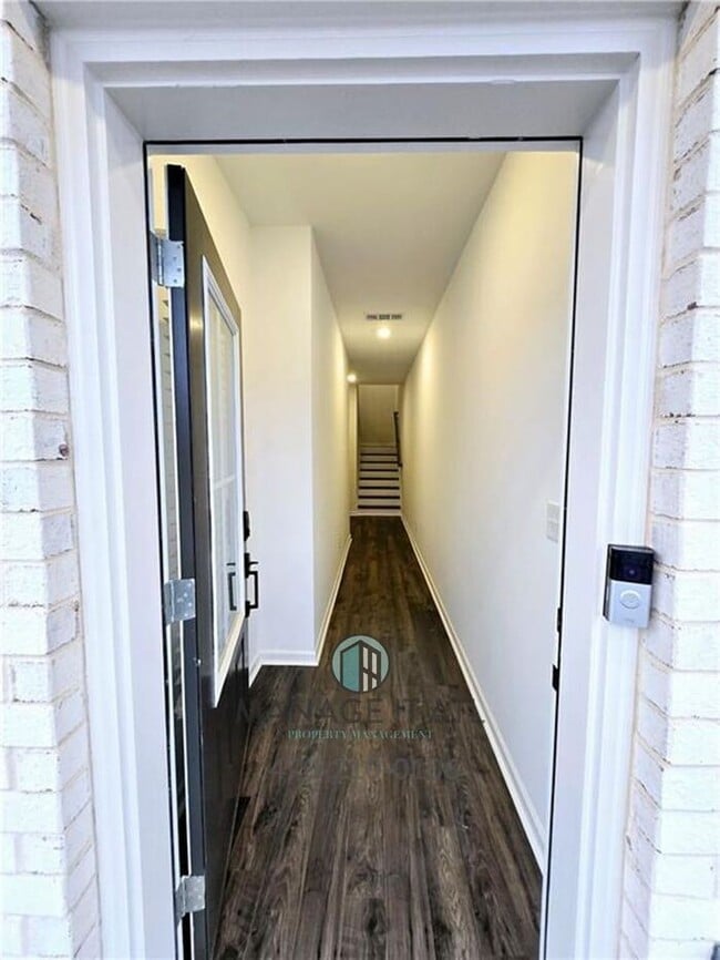 Building Photo - Beautiful End-Unit three-story townhome in Tucker