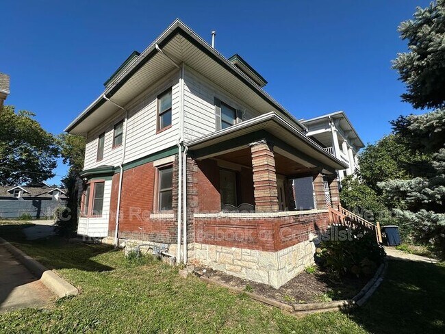 Foto del edificio - 2826 Harrison St