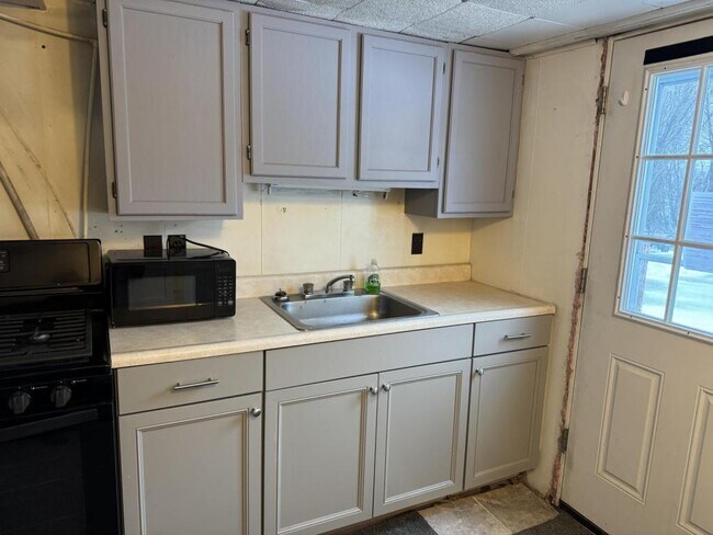Foto del edificio - 3 Meadow Brook Dr