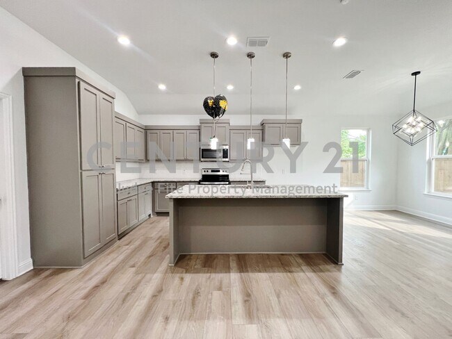 Building Photo - Great 4/2/1 Built in 2023 Nestled on Corne...