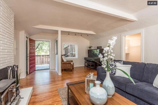 Foto del edificio - Beautiful 4 Bed 2 Bath Home On Over 1/2 An Acre | Redwood Estates