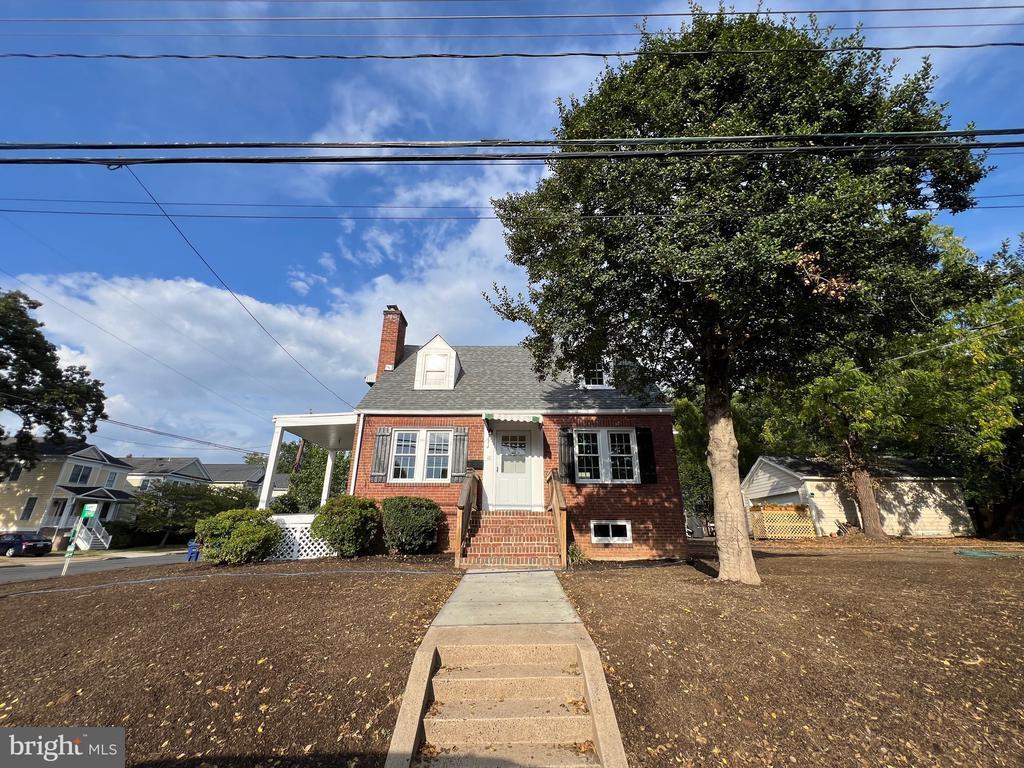 Primary Photo - 621 N Kensington St