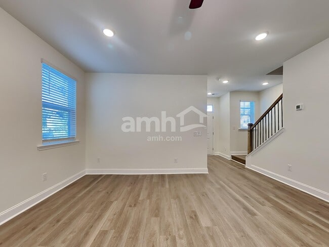 Foto del edificio - 1954 Weeping Cypress Dr