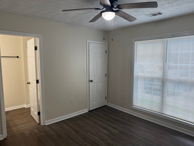 Building Photo - Carolyne Ridge Apartments
