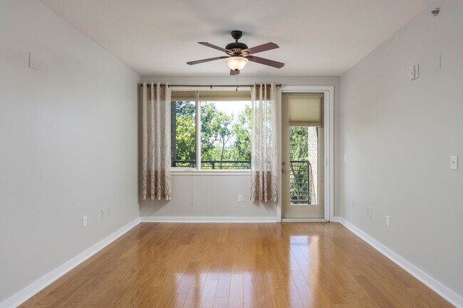 Foto del edificio - 200 Manufacturers Rd