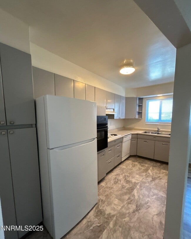 Building Photo - 236 18th St