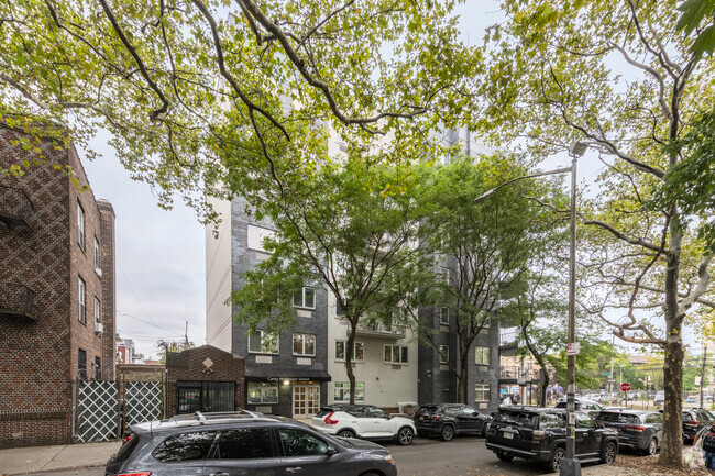 Building Photo - 100 Maspeth Ave