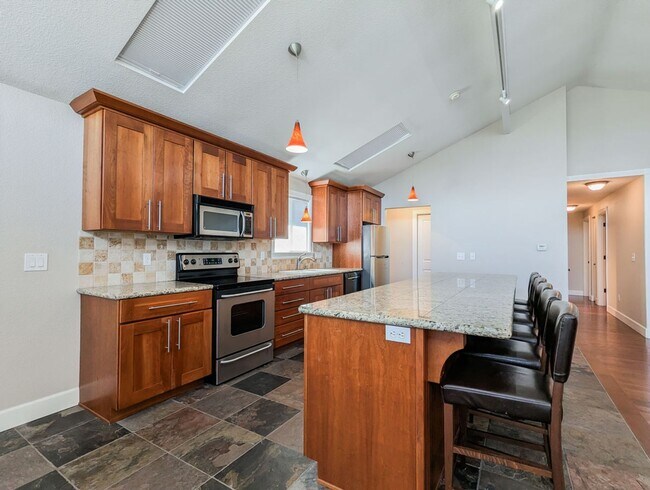 Foto del edificio - Charming 3 bed, 2 bath Lake Goodwin rambler!