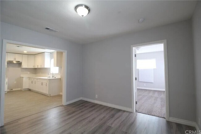 Foto del edificio - 24700 Antelope Rd