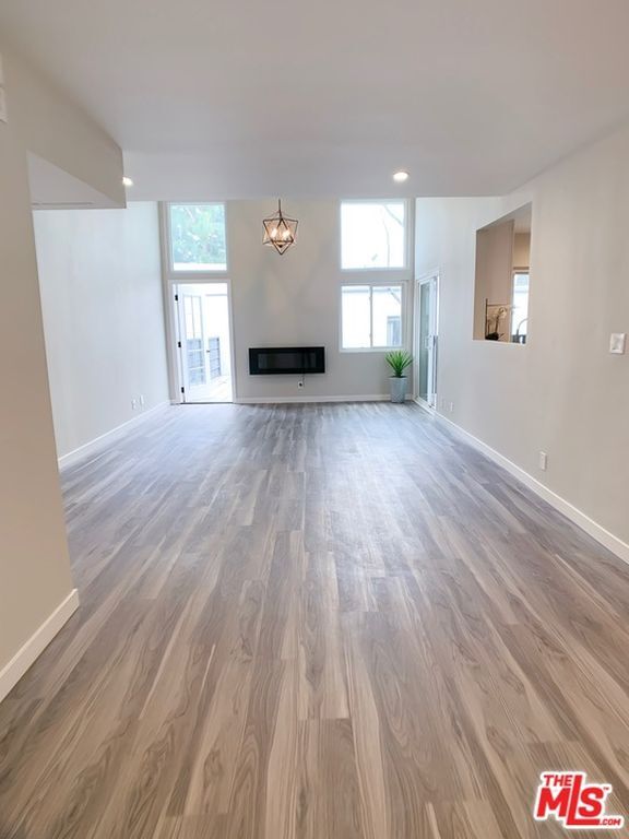 Spacious Living Room - 18645 Hatteras St