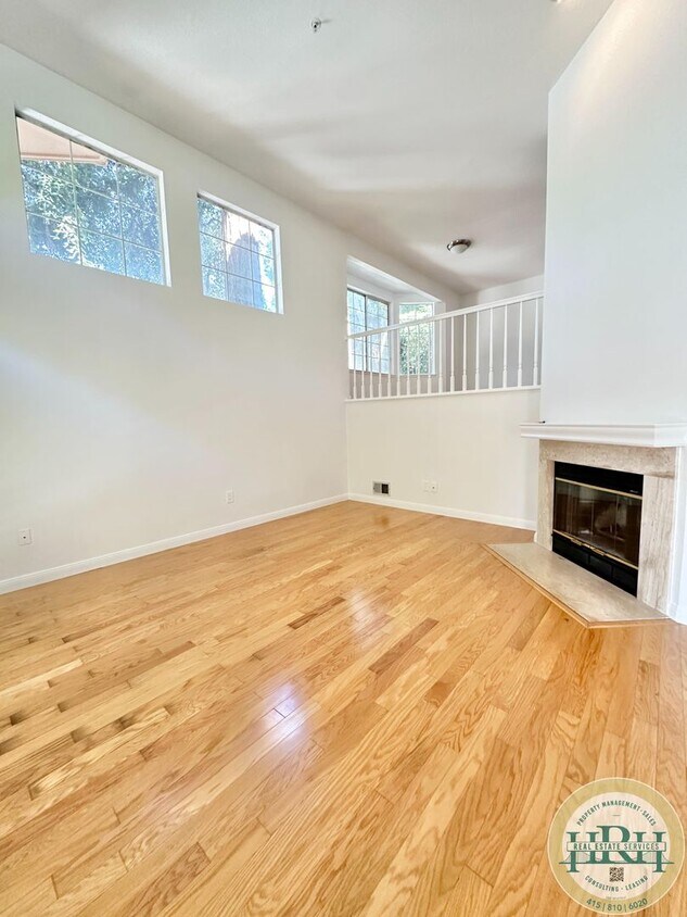 Foto principal - Charming 3BR|2.5BA Palo Alto Townhome – Pr...