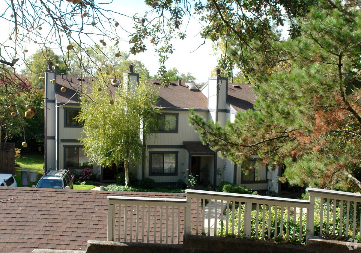 Primary Photo - 2976 Sunridge Dr