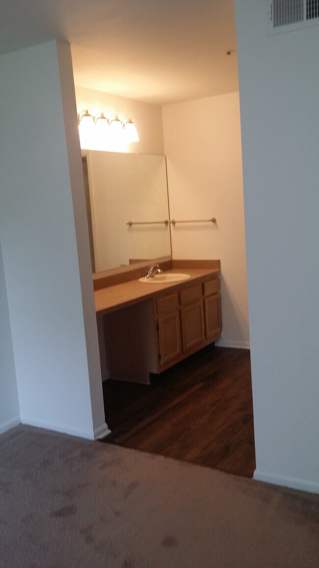 Building Photo - 482 N Pin Oak Plz
