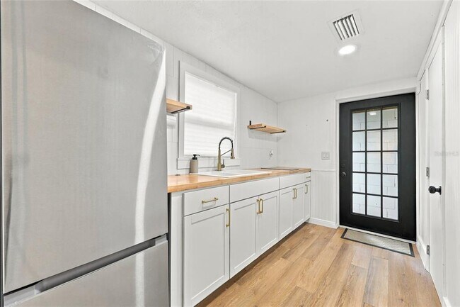 Building Photo - 1711 White Ave