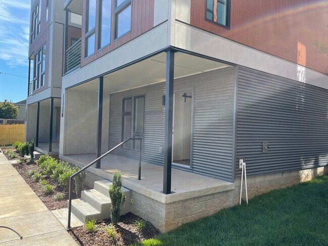 Lower Patio - 110 Oceola Ave