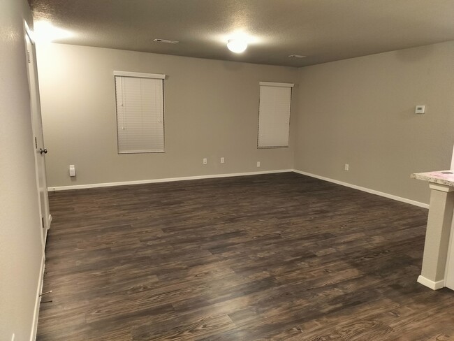 Building Photo - 262 E Anabranch Ct