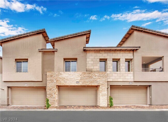 Building Photo - 600 Carriage Hill Dr