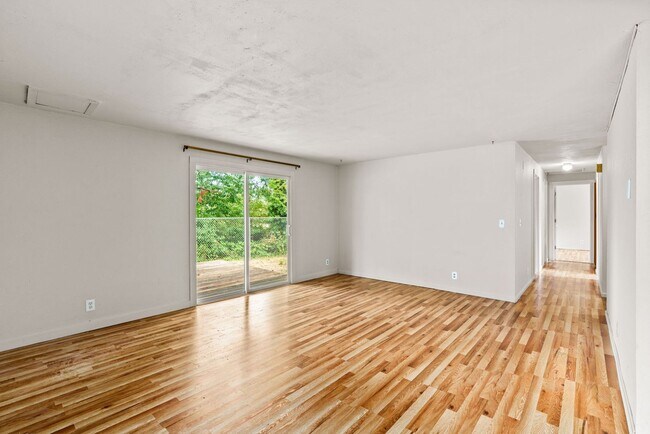 Foto del edificio - Family Friendly Home on W. Harrison