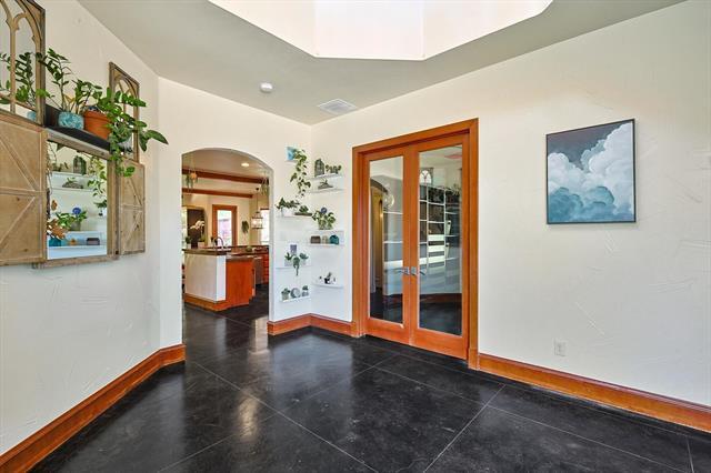 Foto del edificio - 310 Roma Ct