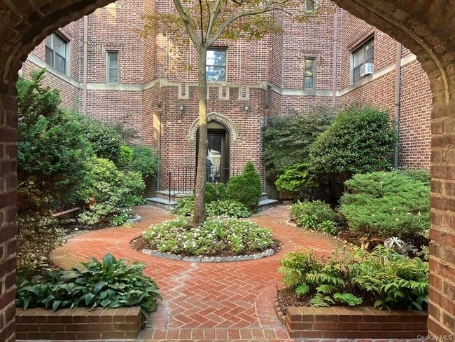 Building Photo - 240 Halstead Ave