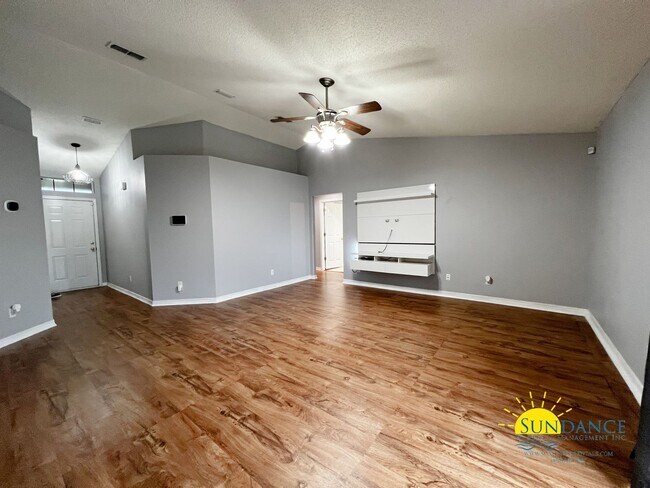 Building Photo - Exceptional 4 Bedroom Home with Smart Feat...