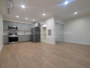 Building Photo - 14411 Vanowen St