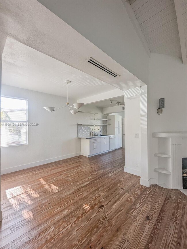 Foto del edificio - 1719 SW 15th St