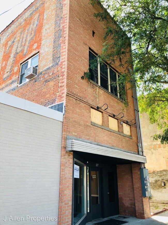 Building Photo - 127 W Norfolk Ave