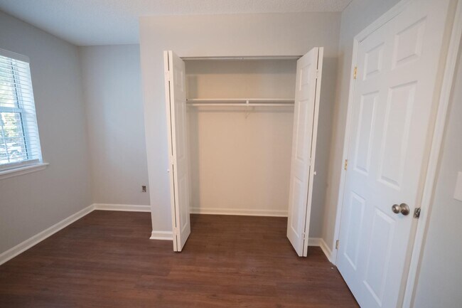 Building Photo - 942 Bonham Ave