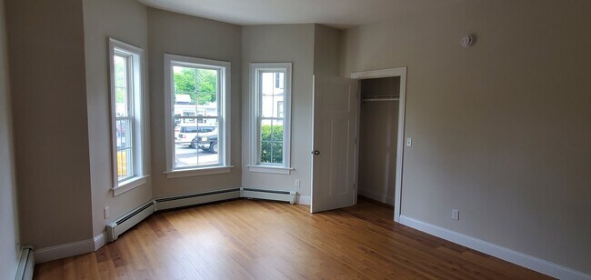 Building Photo - 127 Bartlett St
