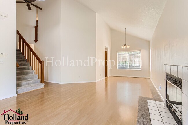 Foto del edificio - Bright & Spacious 4-Bedroom Home – Freshly...