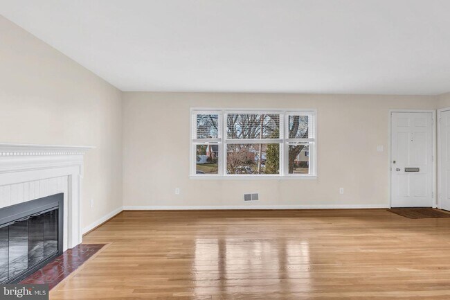 Building Photo - 1719 Linwood Pl