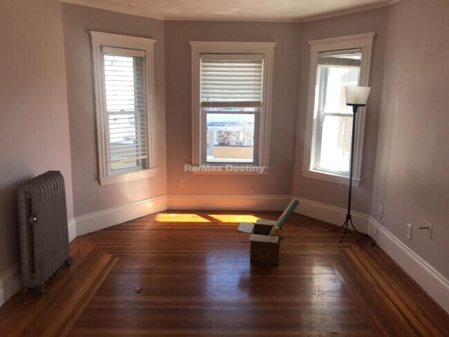 Building Photo - 16 Indiana Ave