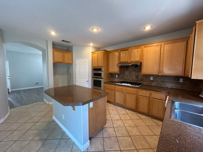 Building Photo - 45370 Vista Verde