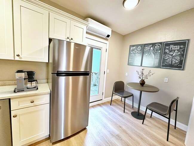 Building Photo - 89 Cottage St