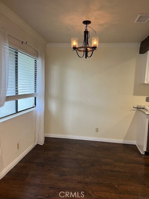 Foto del edificio - 704 E Fairway Dr