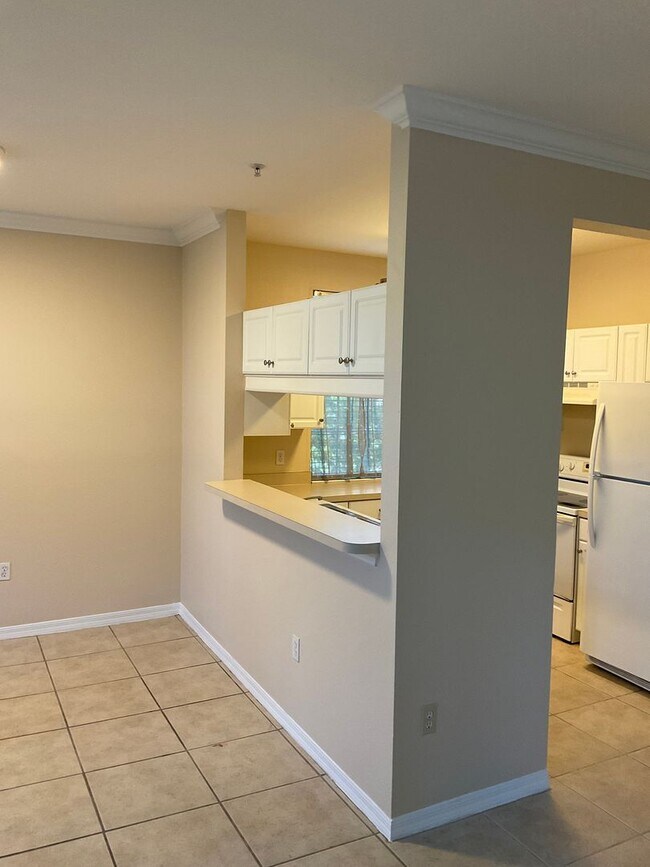 Building Photo - Great Condo in the NW