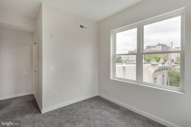 Building Photo - 500 S 52nd St