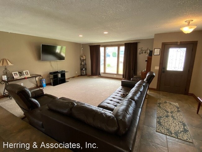 Building Photo - 3 br, 2 bath House - 1209 Ormiston