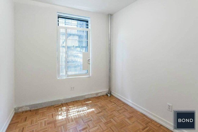 Building Photo - 367 Broome St