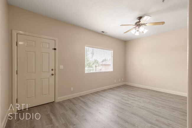 Building Photo - Newly Remodeled 3 Bedroom, 2 Bathroom Upst...