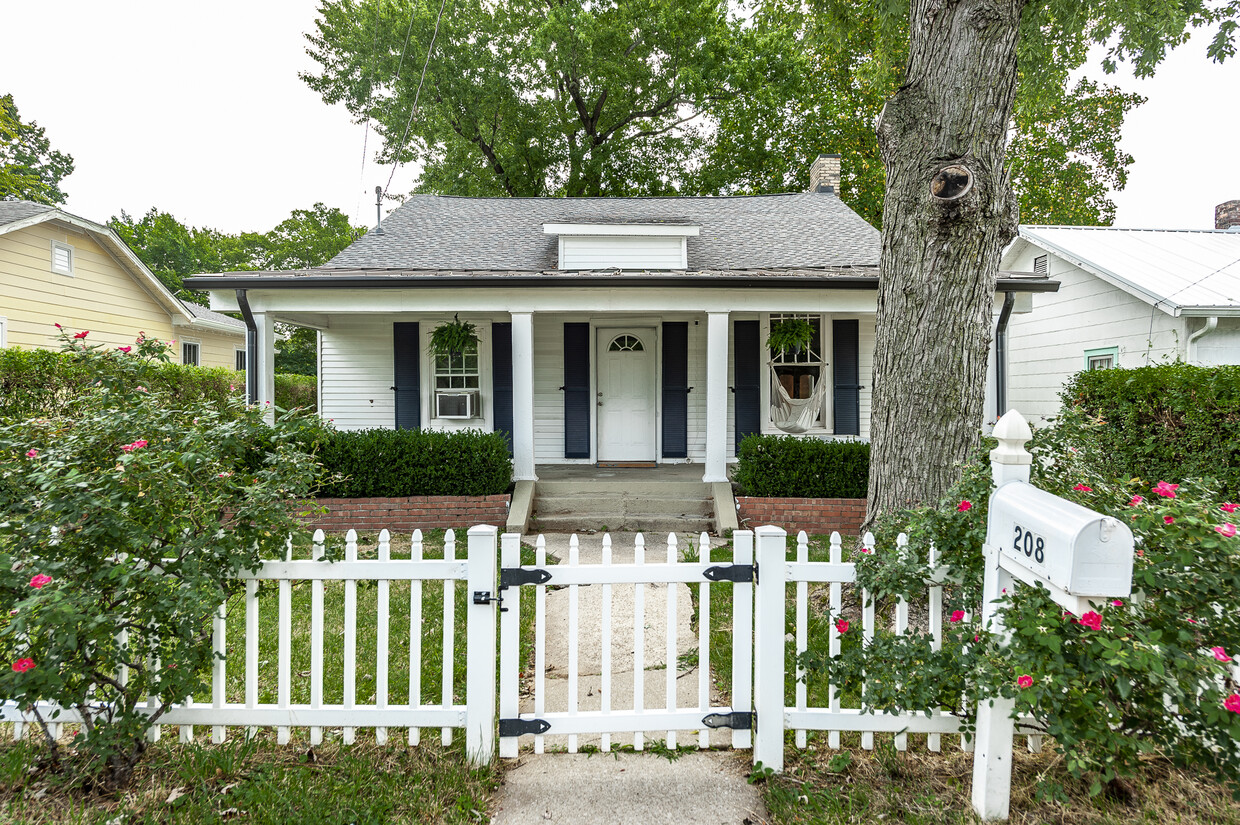 Front entrance - 208 22nd St