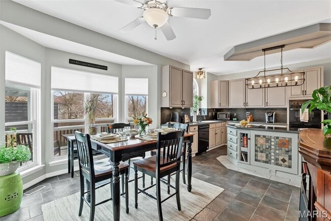 Building Photo - 1611 11th Fairway Dr