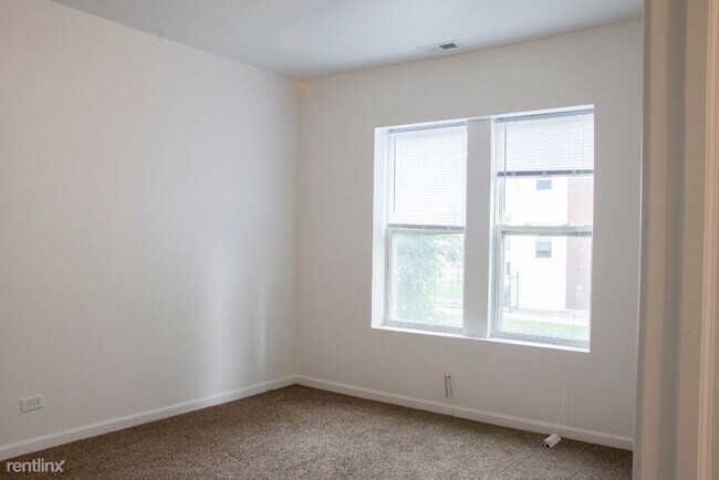 Foto del edificio - 2 br, 1 bath Apartment - 1101 N Lawler Ave