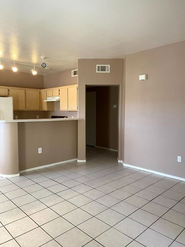 Building Photo - Ground Floor Condo in Gated Community
