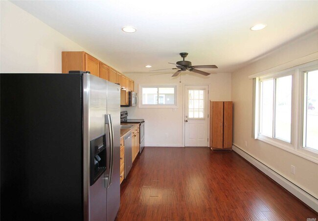 Building Photo - 84 Evans Ave