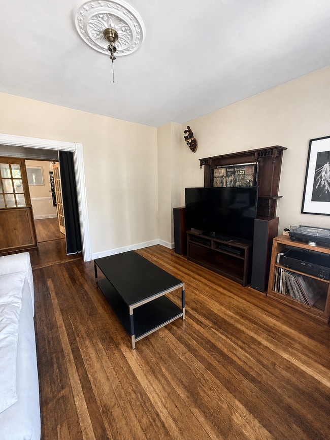 Photo - Amazing 5 bed 2 bath in Lower Allston House